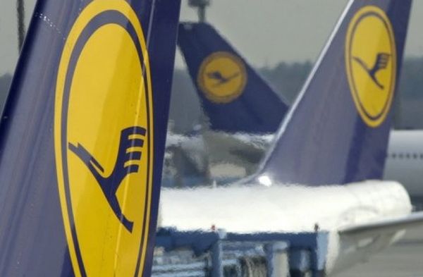Интересно, уведомляли ли клиентов Lufthansa о том, что на их воздушных судах используются экспериментальные покрытия кромки крыла и фюзеляжа? (Фото AFP.)