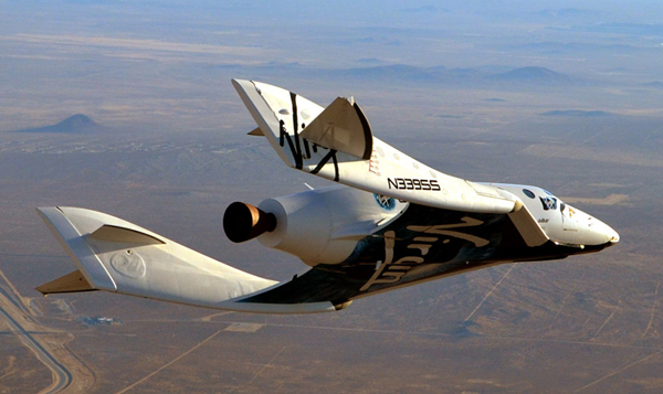 SpaceShipTwo в планирующем полёте (фото Luke Colby / Virgin Galactic).