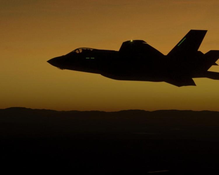 F-35 должен был усилить возможности воздушных сил США, но вместо этого сделал их более уязвимыми.