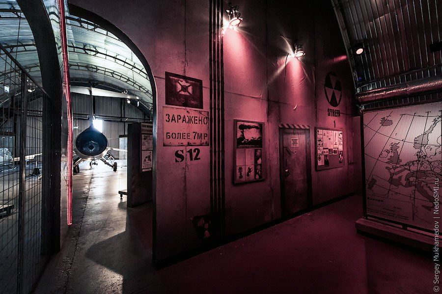 Музей авиации в Кракове | Но самое интересное находится в огромных ангарах. Их несколько, они тематические и посвящены холодной войне, двигателям, самолетам Второй мировой и аэропланам начала прошлого века