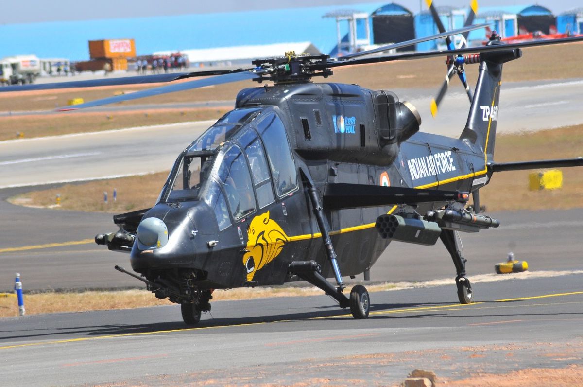 Лучшие ударные вертолёты современности | HAL LCH

Ударный индийский вертолет разработки HAL, созданный для высокогорных условий применения. Предназначен для уничтожения живой силы и техники противника, нанесения ударов по наземным целям, воздушной поддержки и сопровождения, а также для воздушной разведки.
