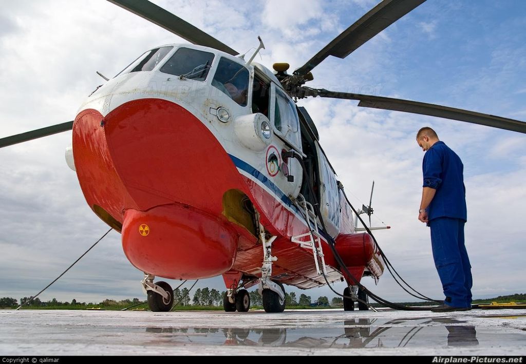 Ми-14 - вертолет-амфибия, способный нести глубинные ядерные бомбы