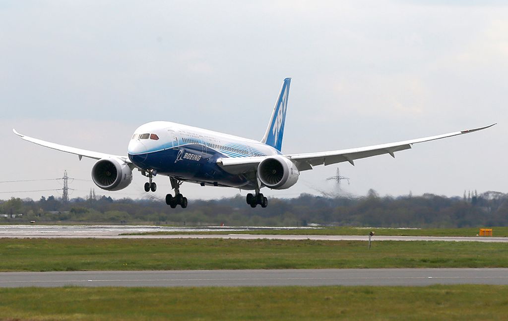 Самые заметные разработки корпорации Boeing | Boeing 787 Dreamliner
Фото: Phil Noble / Reuters

Новый широкофюзеляжный пассажирский «Боинг», запущенный в производство в 2007 году, призван заменить устаревающие «767-е».